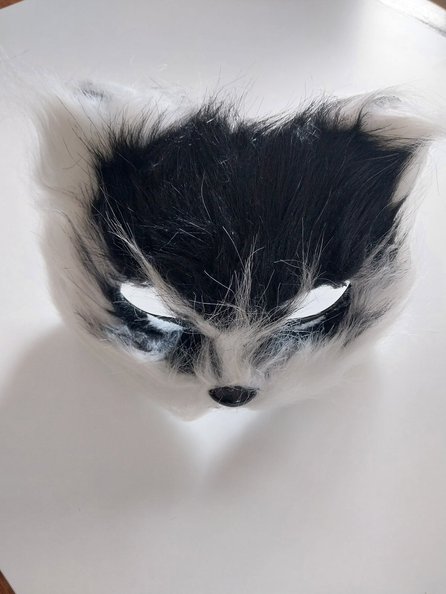 Blk and white faux fur fox madk