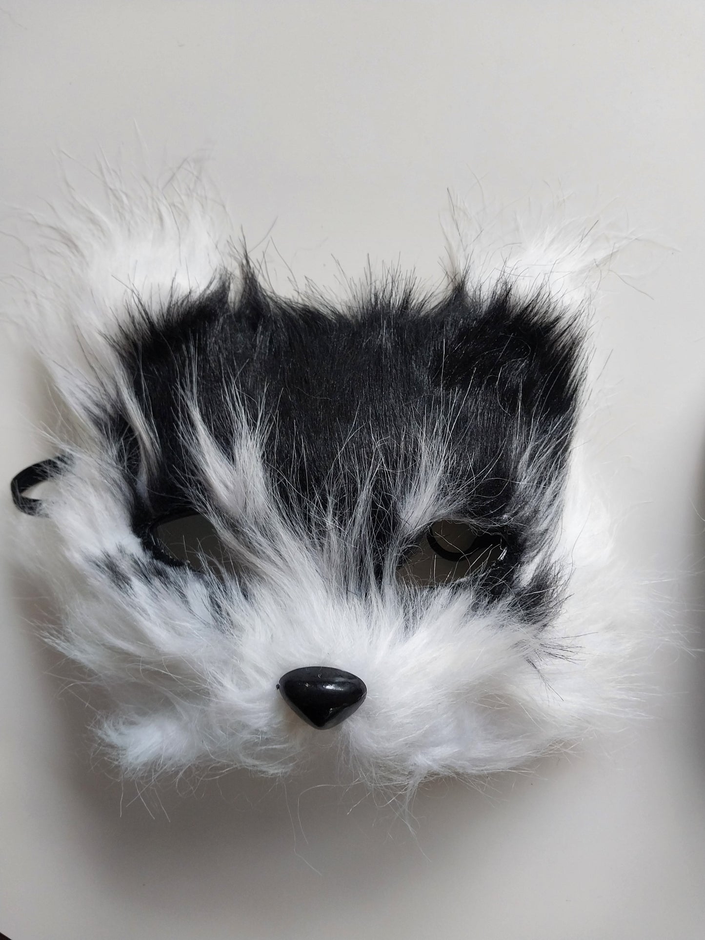 Blk and white faux fur fox madk