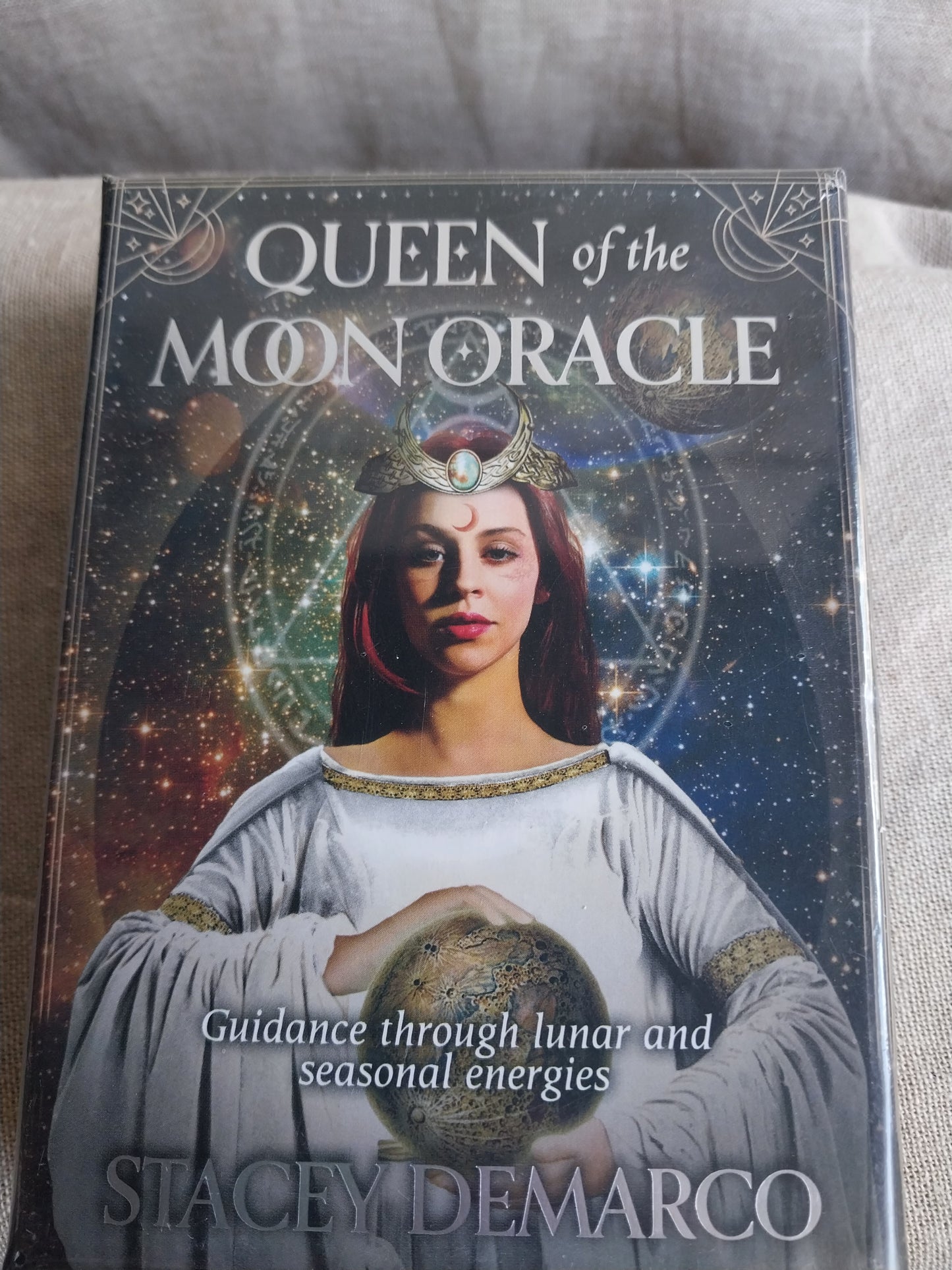 Queen of the moon oracle