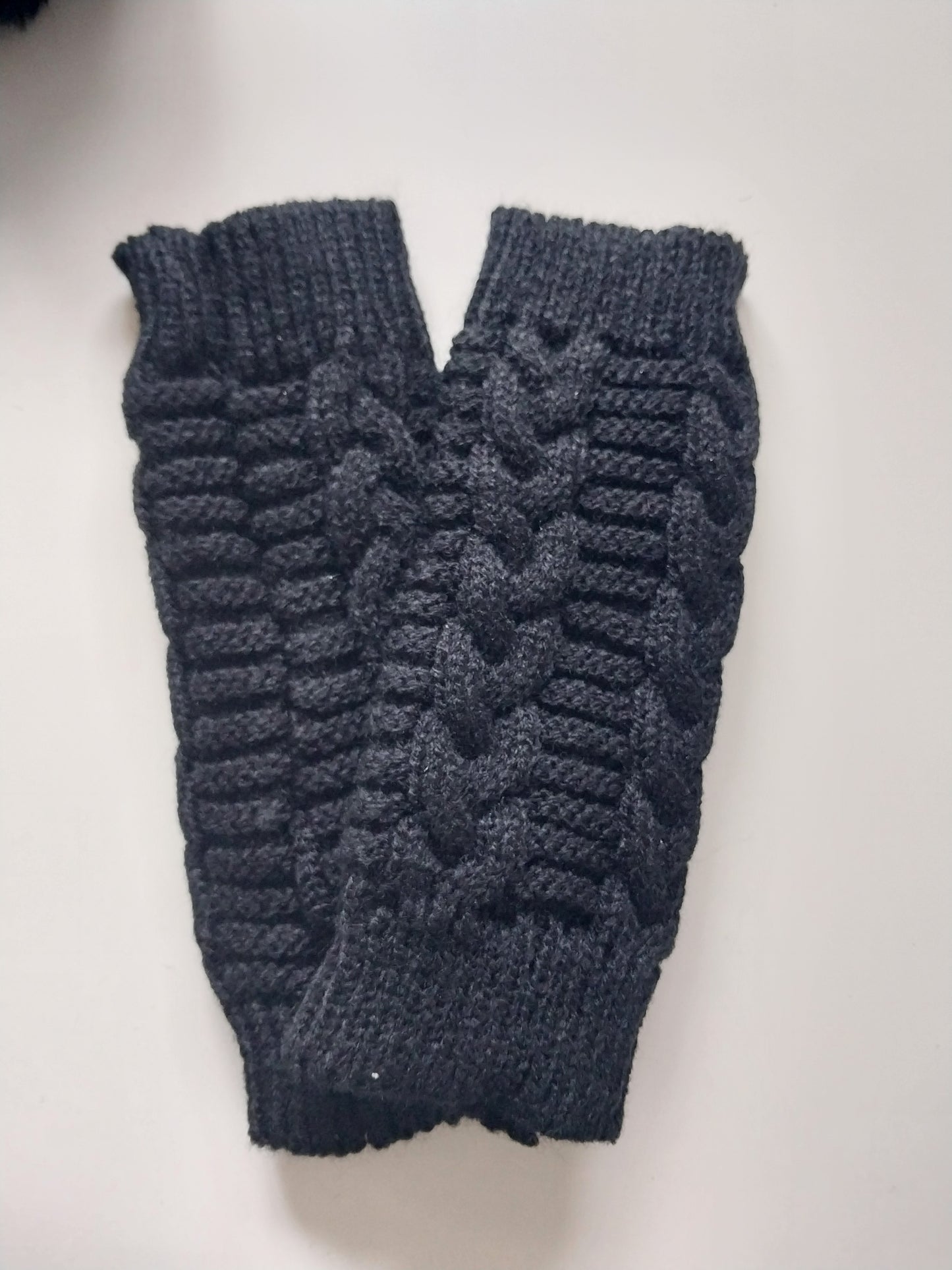 Short blk mittens