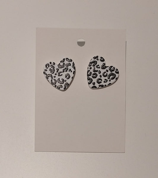 Blk and white heart studs